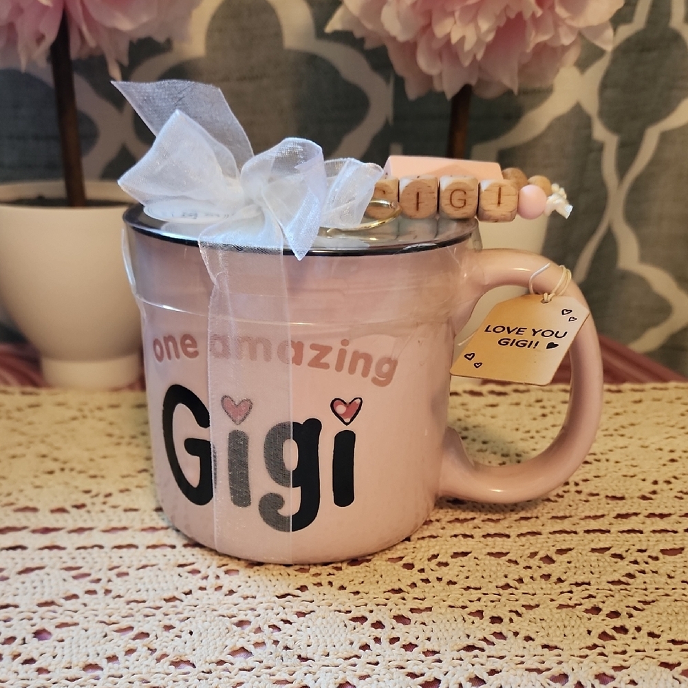 Pink 'One Amazing Gigi' Mug